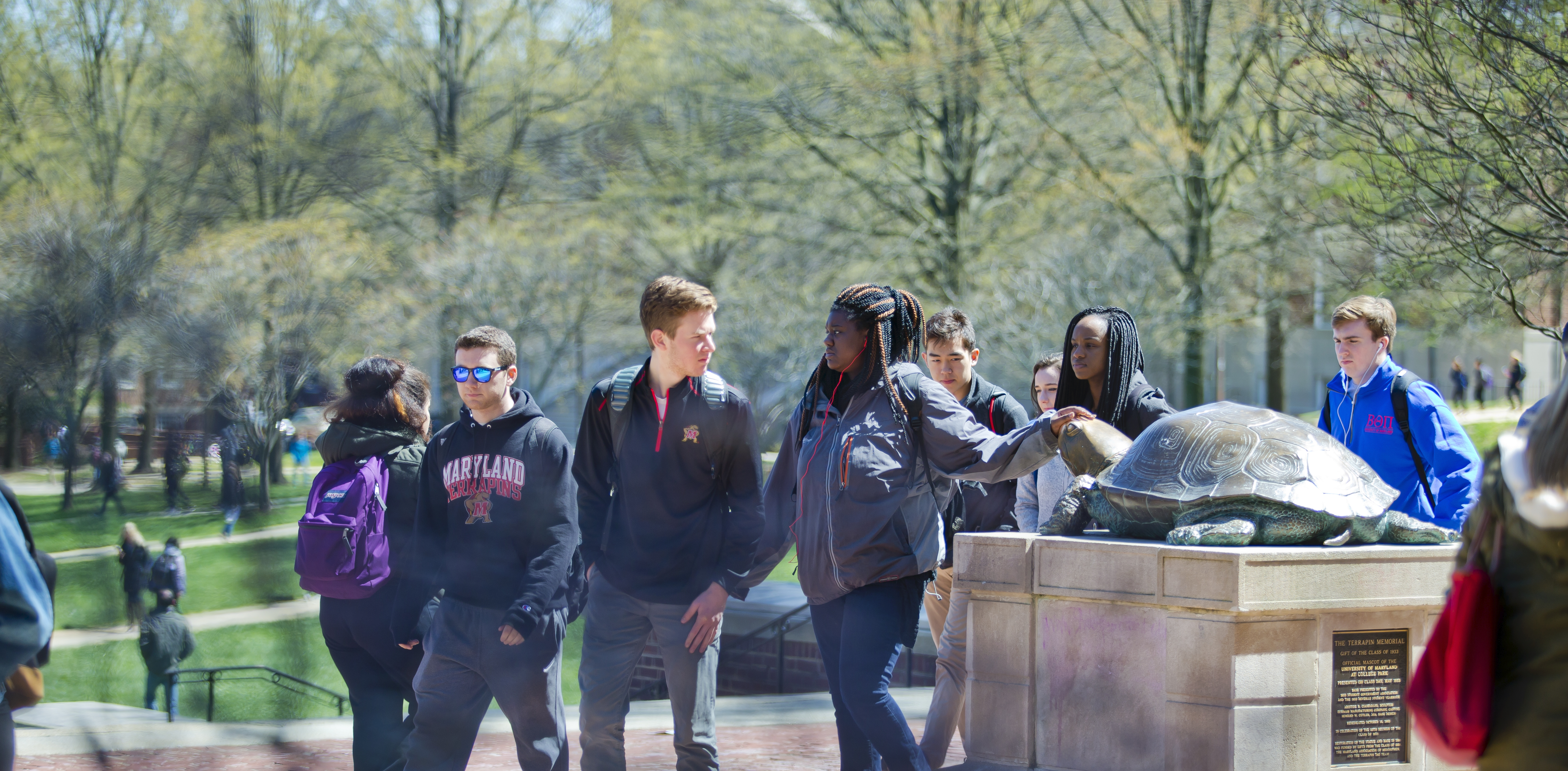 Students in front of Testudo